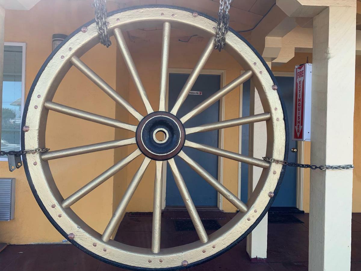 Wagon Wheel Motel Salinas Exteriör bild